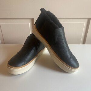 NEW TOMS Paxton Black Leather Faux Fur Slip On Shoes Sneakers!